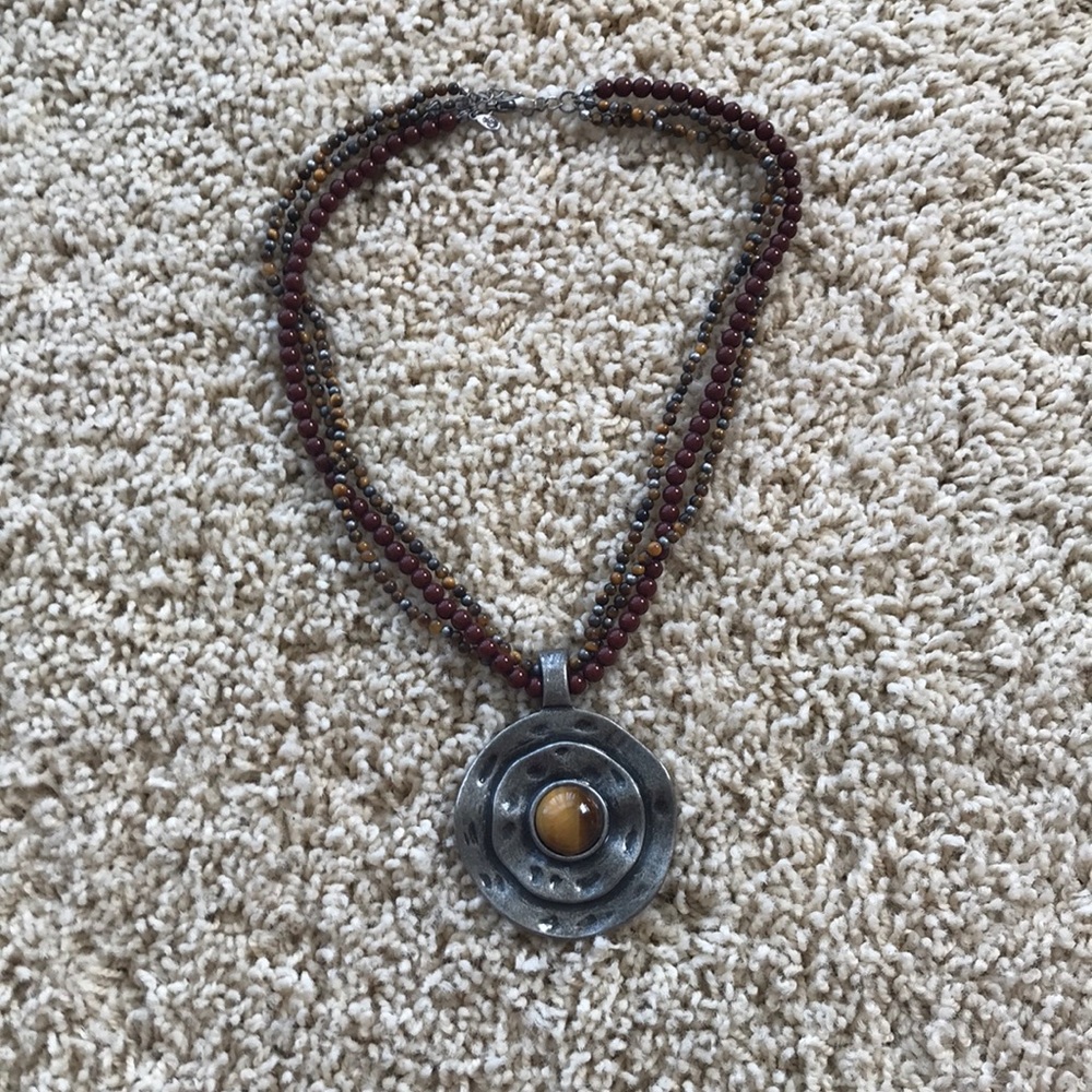 Beaded necklace with removable pendant